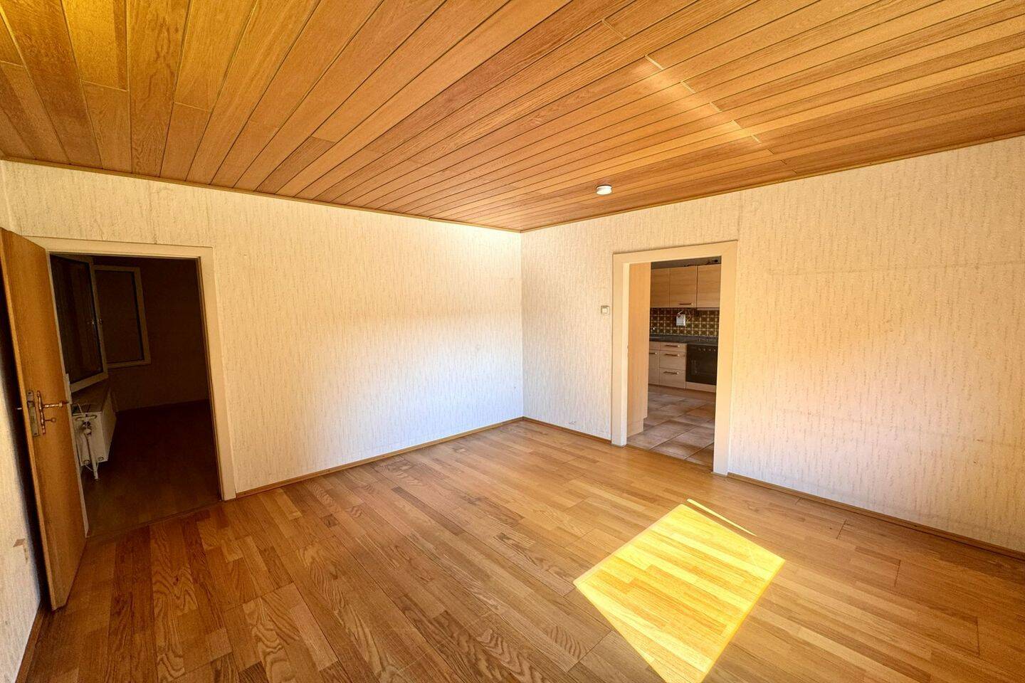 Familienhaus auf 624 qm großem Eckgrundstück mit vielseitigen Nutzungsmöglichkeiten in Vennhausen – Düsseldorf – Vorschaubild 5