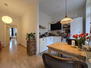 gemütlich, helle 2-Zimmerwohnung mit großen Balkon in zentraler, ruhiger Lage zu verkaufen.