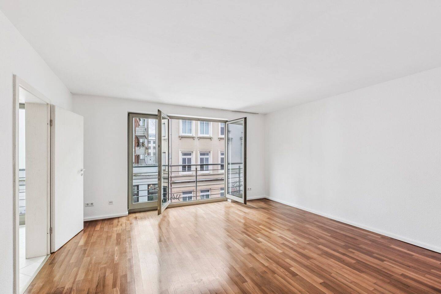 Eimsbütteler Lebensart: Modernes 2-Zimmer-Domizil mit Aufzug – Hamburg – Vorschaubild 2