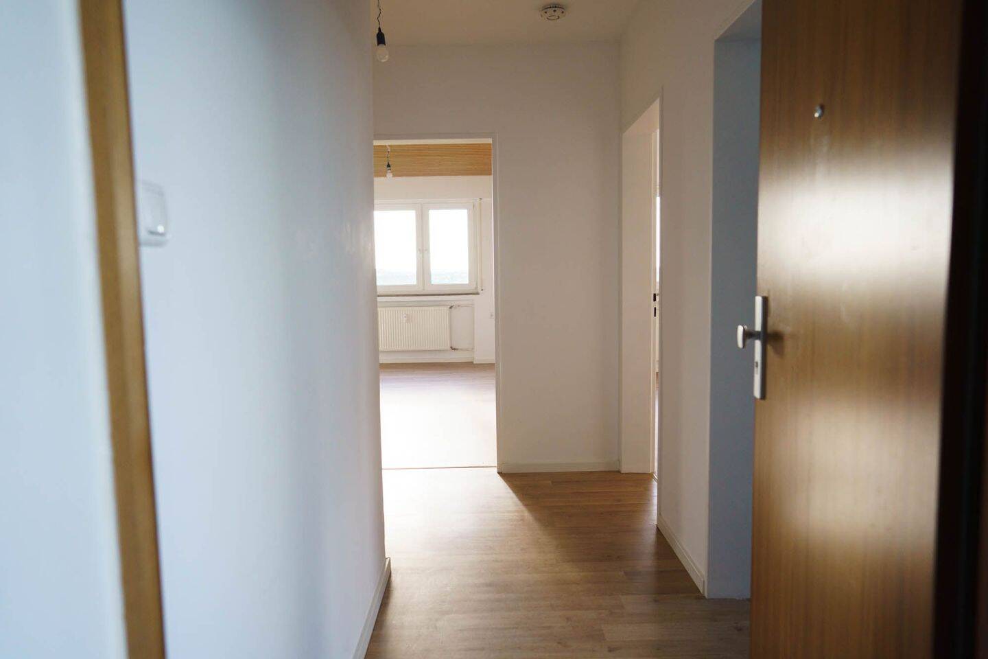 Helle 3-Zimmer-Wohnung mit Balkon, Fernblick ins Grüne und Stadtbahn direkt vor der Tür – Stuttgart – Vorschaubild 8