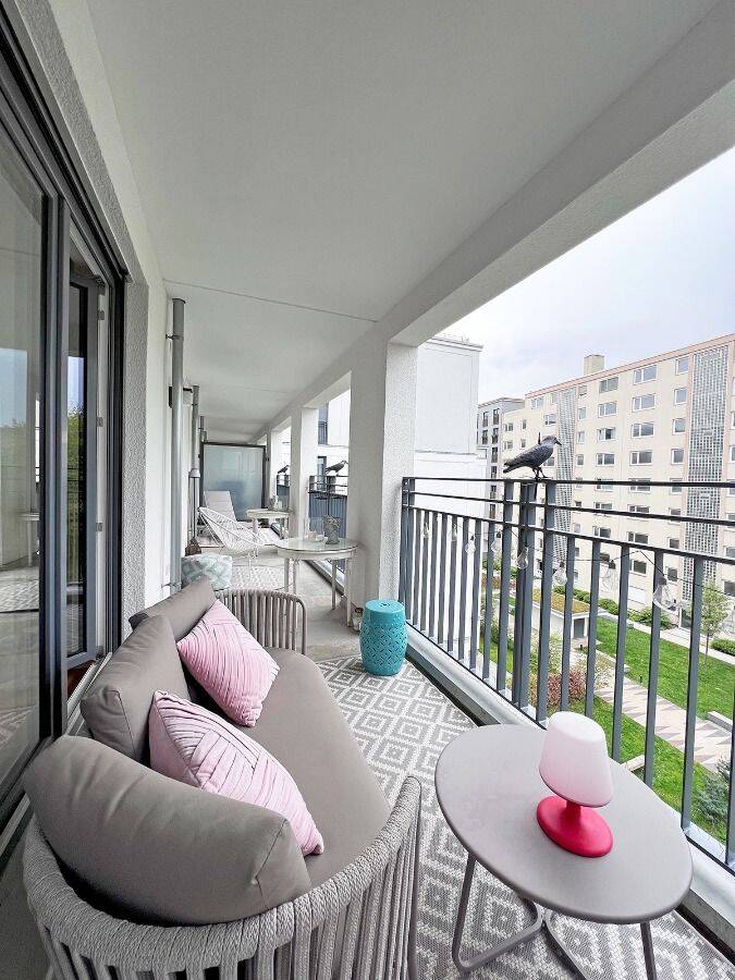 Möblierte 3-Zi-Whg, großer West-Balkon, Tiefgarage in München-Bogenhausen – München – Vorschaubild 3
