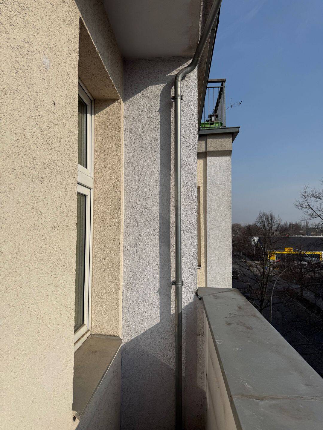 Bezugsfreie, große 3-Zimmer-Altbauwohnung mit Wohnküche, 2 Balkonen & Fahrstuhl - ideal für Familien – Berlin – Vorschaubild 7