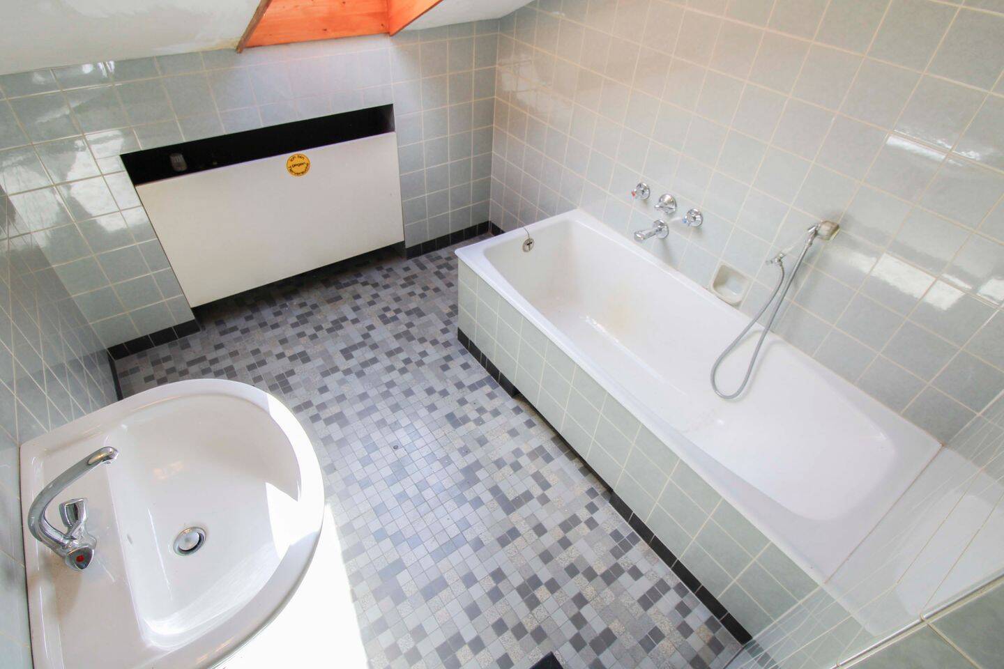 Viel Platz in Quelle: Einfamilienhaus samt Einliegerwohnung mit Potential – Bielefeld – Vorschaubild 9
