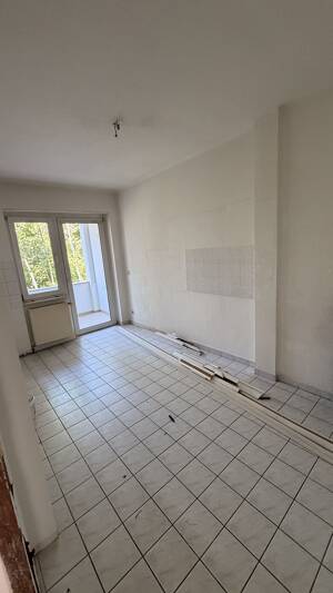 Hübsche 3-Raum-Wohnung mit Loggia direkt an der Fachhochschule! – 99085 Erfurt – Vorschaubild 6