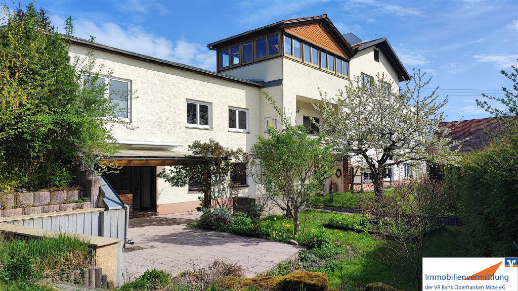 ***Großes Wohnhaus mit vielen Möglichkeiten am Ortsrand von Kronach (Seelach)** – Kronach – Bild 1 von 9