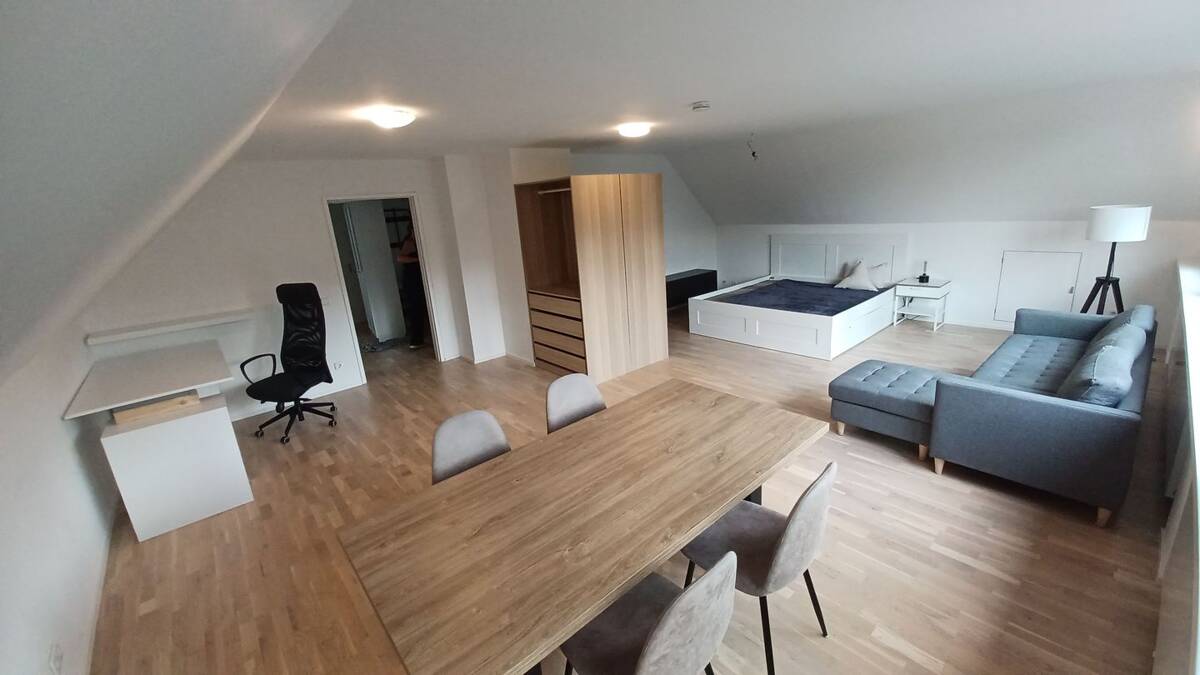 Großes möbliertes Studio, WG-Zimmer ideal für 2 Personen, Wohnen auf Zeit, Stuttgart-Botnang, Spül-/Waschmaschine – 70195 Stuttgart – Bild 1 von 9
