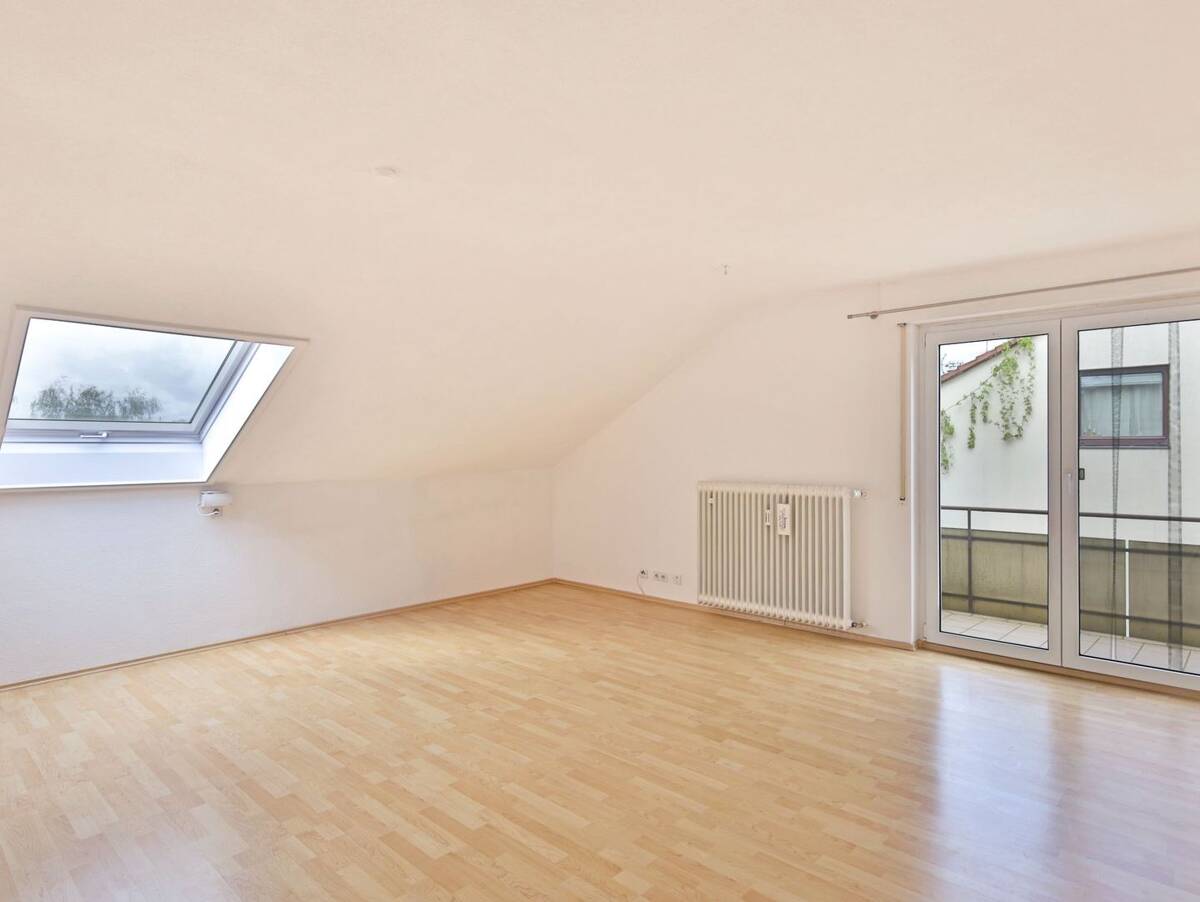 Tolle Dachgeschosswohnung in bevorzugter Wohnlage – 71065 Sindelfingen – Bild 1 von 9