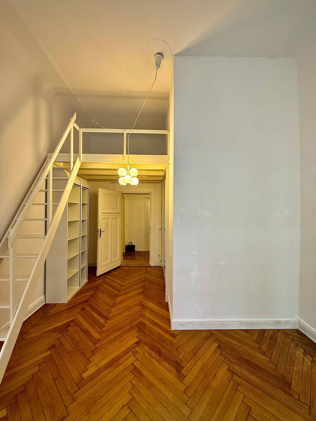 Altbaujuwel in Bestlage Fischgrät Designbad und ruhiger Innenhof nahe Kudamm – Berlin – Vorschaubild 7