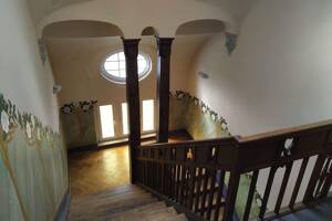 1 Zimmerapartment für Single im Dachgeschoß in historischer Villa am Wasaplatz – 1219 Dresden – Vorschaubild 2