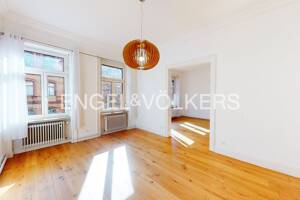 Großzügige Altbauwohnung mit Balkon und Aufzug! – 65185 Wiesbaden – Vorschaubild 5