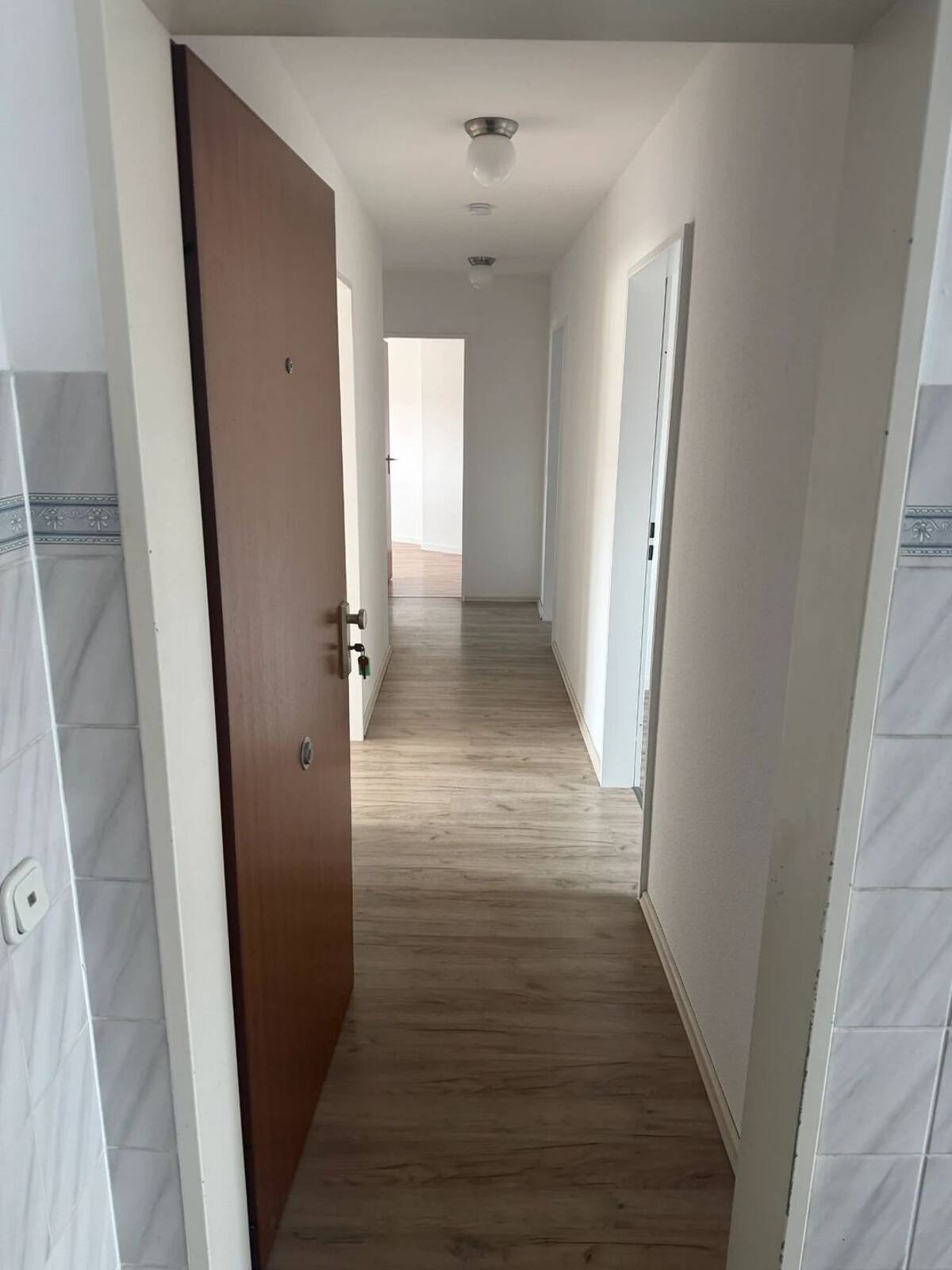 WBS-Wohnung: Schöne 3-Zimmer-Dachgeschosswohnung mit Balkon in Köln-Nippes – 50733 Köln – Bild 1 von 9