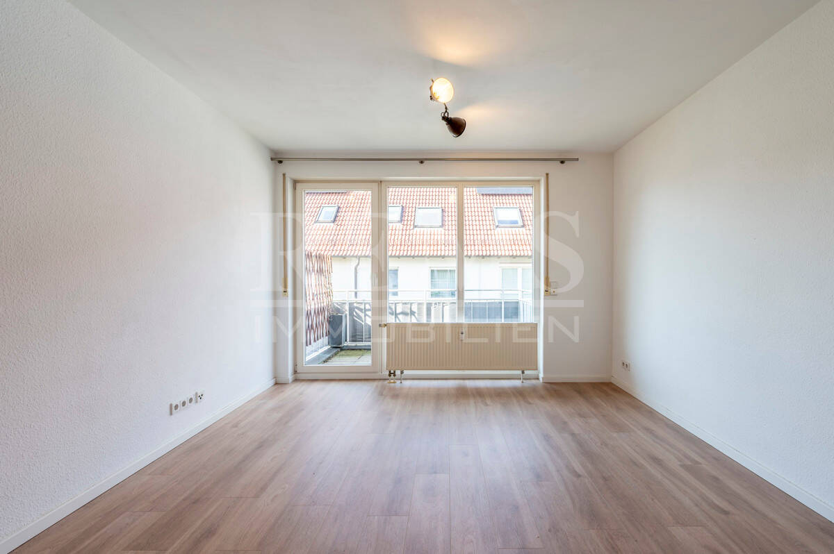 Helle 2-Zimmer-Etagenwohnung mit Balkon, EBK und TG-Stellplatz in günstiger Lage von Untertürkheim – Stuttgart – Vorschaubild 2