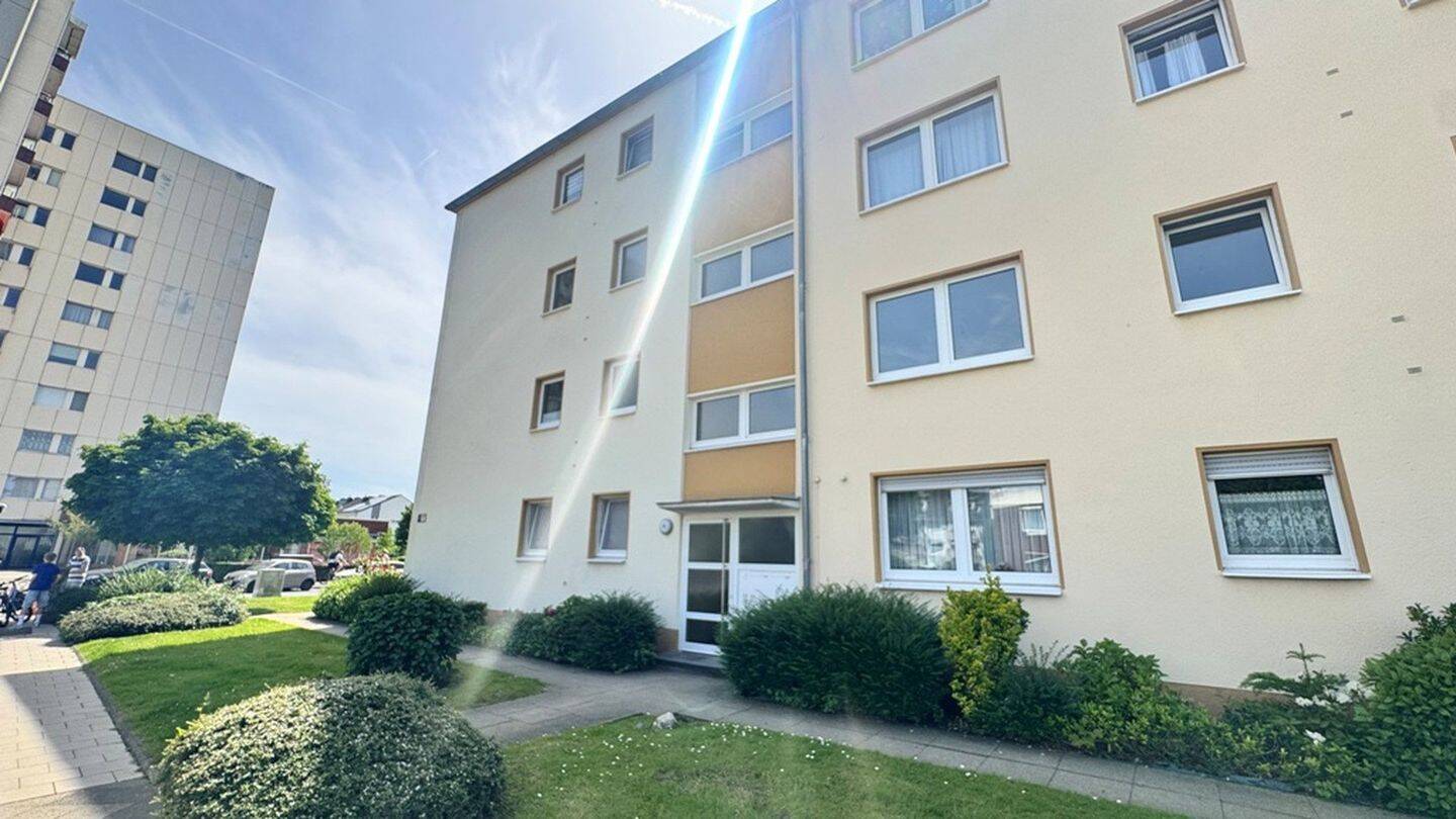 ** PROVISIONSFREI ! ** 4- Raum- ETW in D- Lörick, Niederdonker Str. 39 mit Balkon, ab sofort frei ! – Düsseldorf – Vorschaubild 3