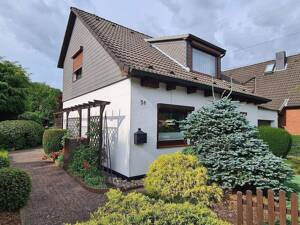 Citynah, sehr gepflegtes Einfamilienhaus mit großem Grundstück (Eigenland)