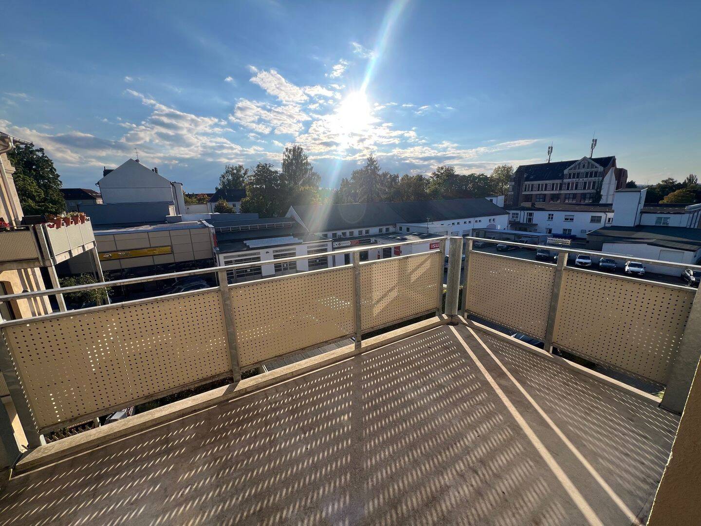 Frei ab 1.10.26 Balkon / Wanne + Dusche / offene Küche u.v.m. – Chemnitz – Vorschaubild 2