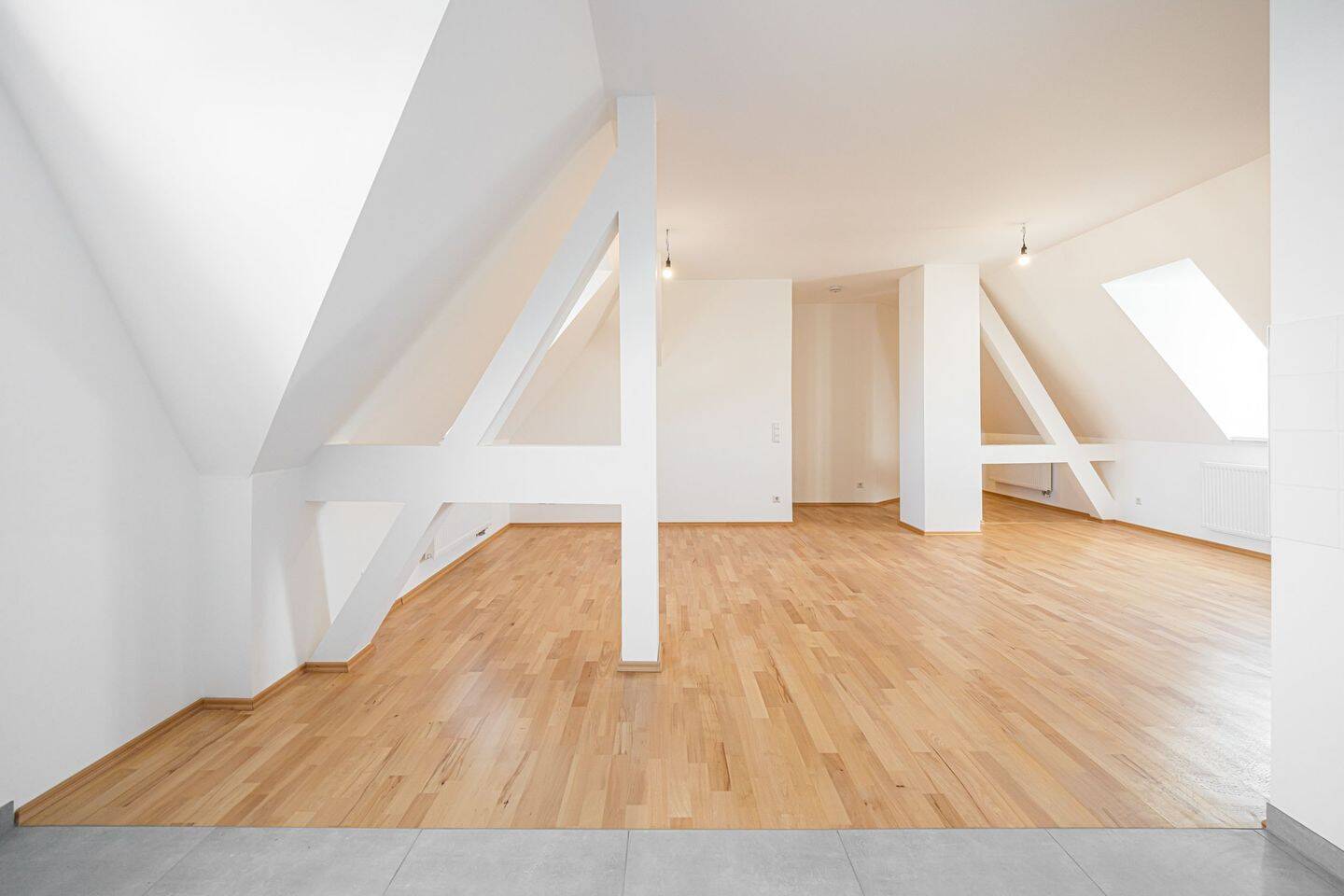3-Zimmer-Dachgeschoss-Wohnung - direkt auf der beliebten Karl-Heine-Straße