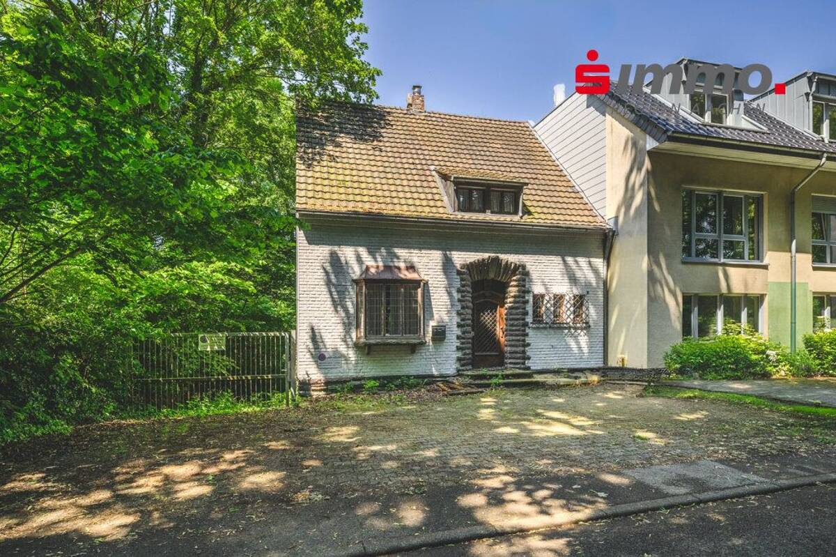 Traumgrundstück am Fuße des Aachener-Lousbergs mit sanierungsbedürftigem Einfamilienhaus – 52072 Aachen – Bild 1 von 7