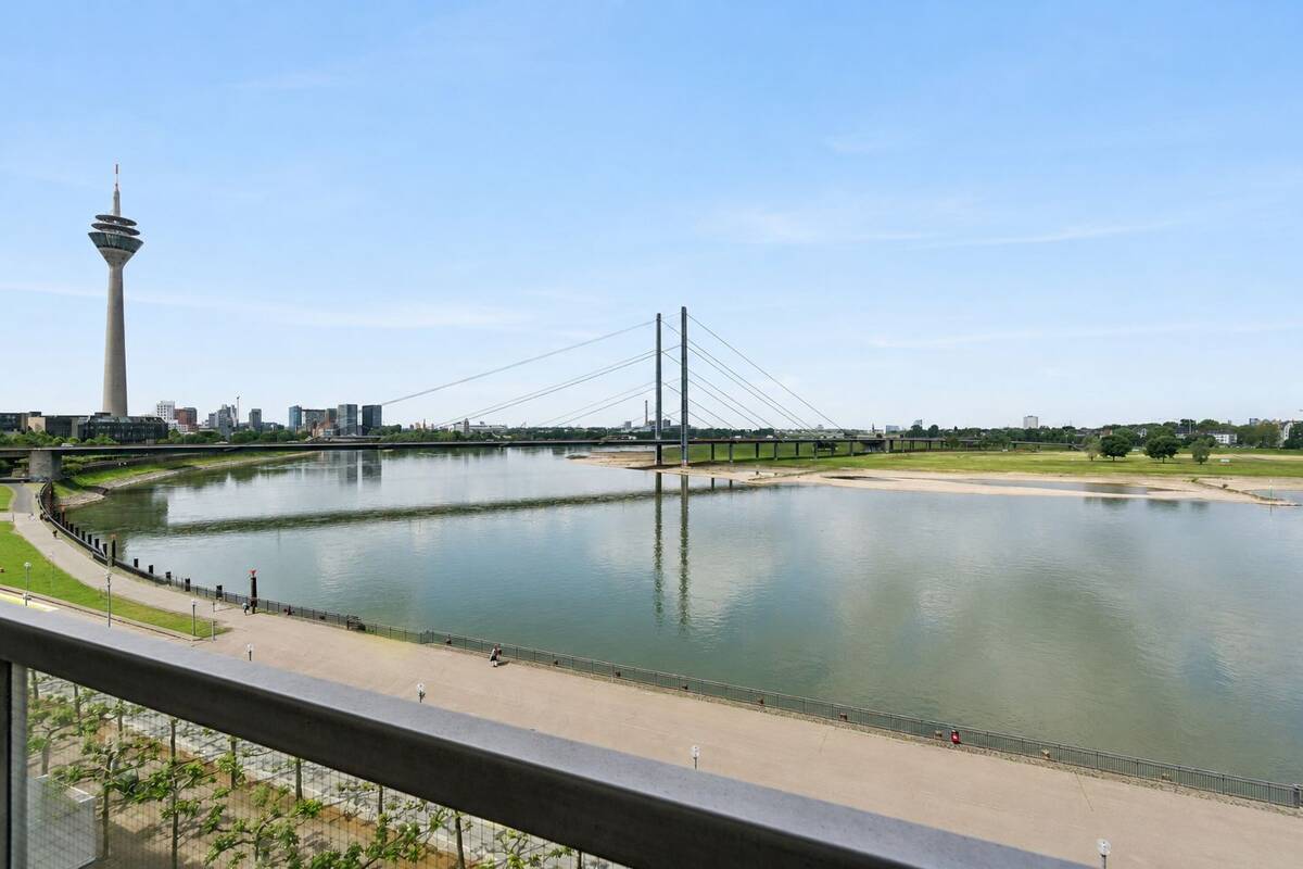 Ausnahmeimmobilie mit sensationellem Ausblick wartet auf individuelle Gestaltung – 40213 Düsseldorf – Bild 1 von 9
