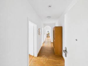 Bezugsfrei in zentraler Lage: Großzügige 4-Zimmer-Wohnung mit Balkon in der Zellerau – 97082 Würzburg – Vorschaubild 7
