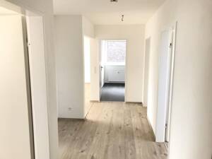 Helle Dachgeschosswohnung mit Wannenbad und Gäste-WC – 47139 Duisburg – Vorschaubild 5