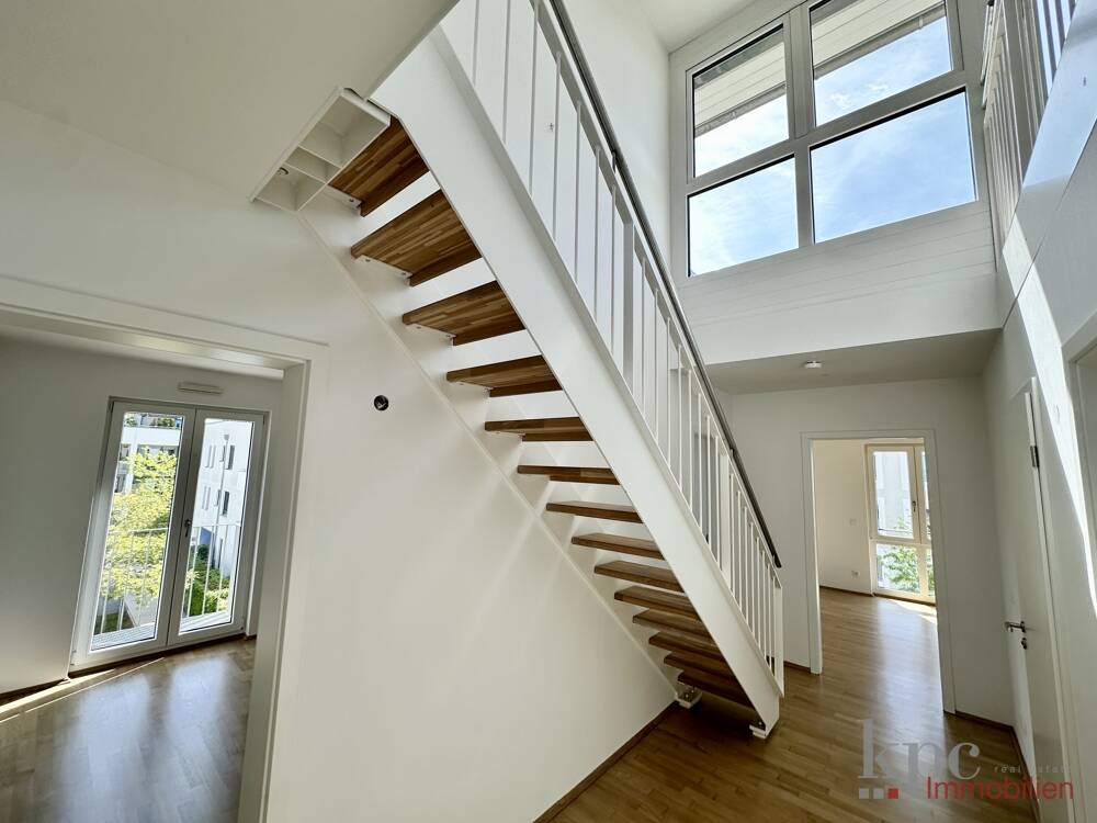 Lichtdurchflutete Penthouse-Wohnung mit 50m² Dachterrasse! Designer-EBK! 2 Bäder! S-Bahn! – München – Vorschaubild 3