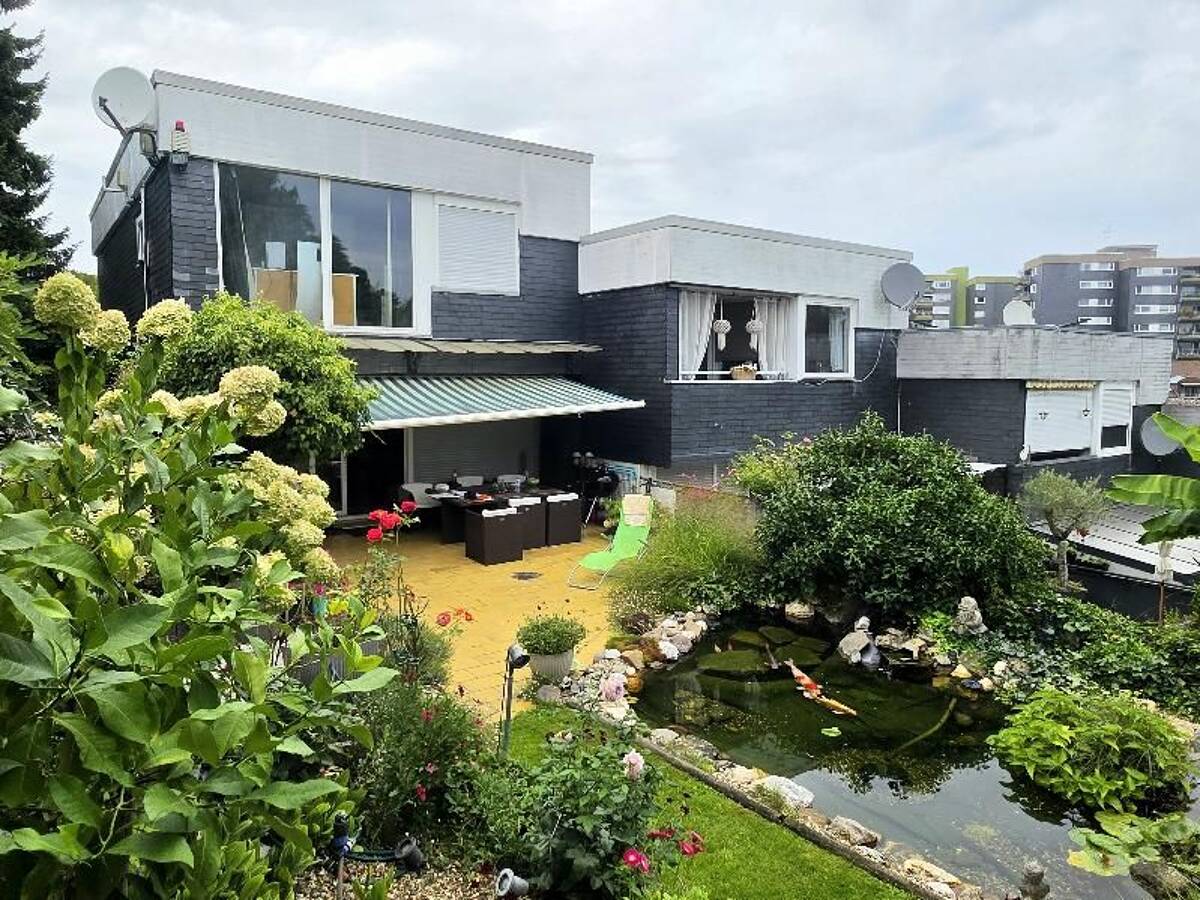 Modernisiertes Einfamilienhaus 2 Bäder Terrasse großer Garten Pool Doppelgarage 3-4 PKW-Stellplätze – 51381 Leverkusen – Bild 1 von 9