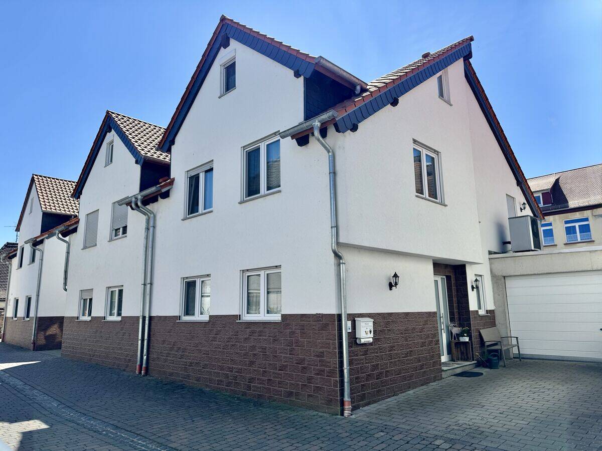 Neuwertiges Familienhaus mit Wohlfühlfaktor - Einbauküche, Wärmepumpe, Kachelofen, Klima & Terrasse – 64839 Münster – Bild 1 von 9