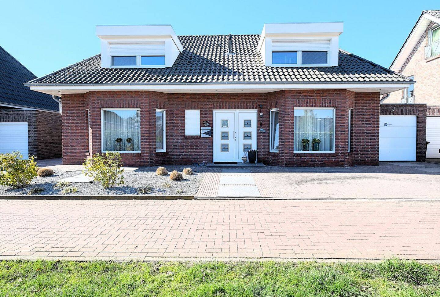 Semibungalow mit vielen Extras, Garage und Garten in ruhiger Wohnlage – Kranenburg – Bild 1 von 9