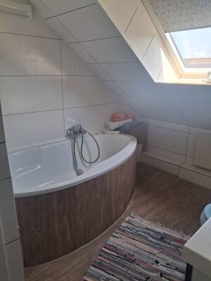2 Zimmer Dachgeschoss-voll möbeliert