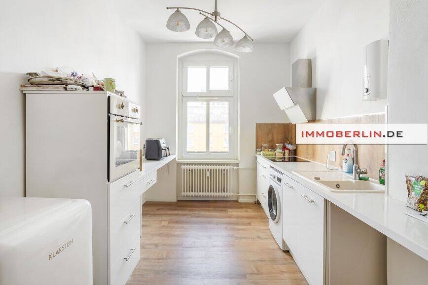 IMMOBERLIN.DE - Schönes Ambiente: Altbauwohnung mit Balkon in ruhiger Stadtlage – Berlin – Bild 1 von 9