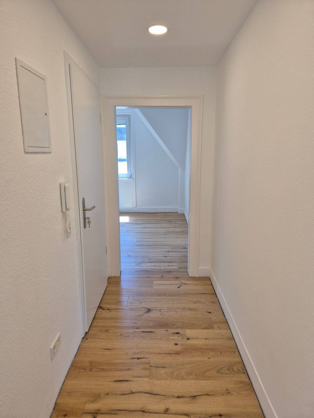 Hochwertig sanierte Altbauwohnung mit Klimaanlage, Balkon & Stellplatz – Stuttgart – Vorschaubild 5