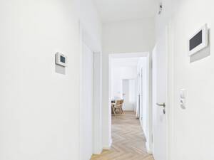 Saniertes Wohnjuwel mit Fischgrätenparkett und hohen Decken – 70178 Stuttgart – Vorschaubild 4