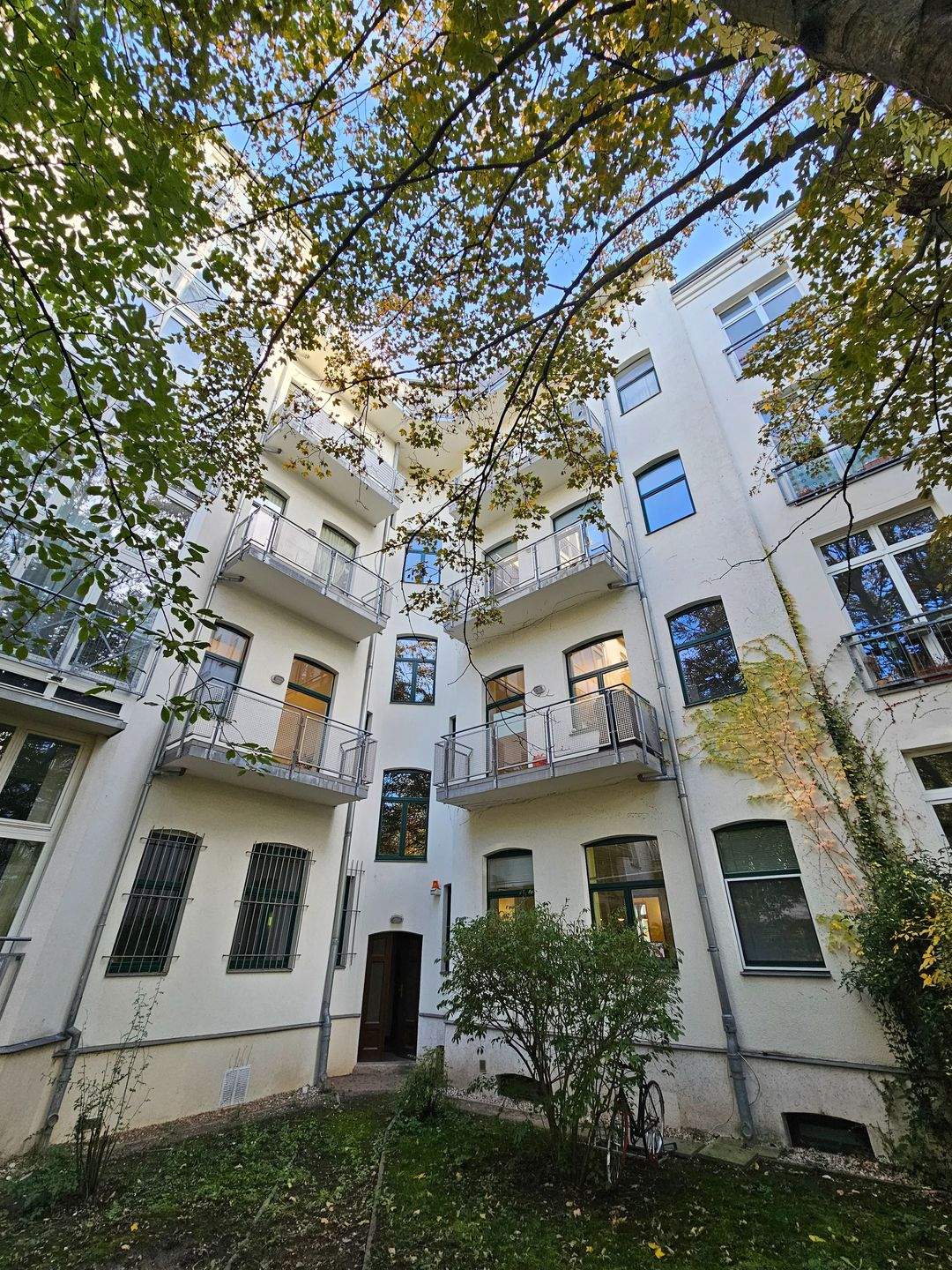 Repräsentative DG-Wohnung mit Galerie, ca. 64 m² WZ, Kamin, Gäste-WC, gr. Balkon, Lift – Leipzig – Vorschaubild 3