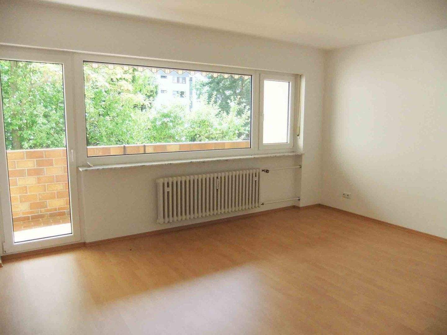 Großzügige 3,5-Zimmer-Wohnung mit 2 Balkonen, Regensburg-West – Regensburg – Vorschaubild 2