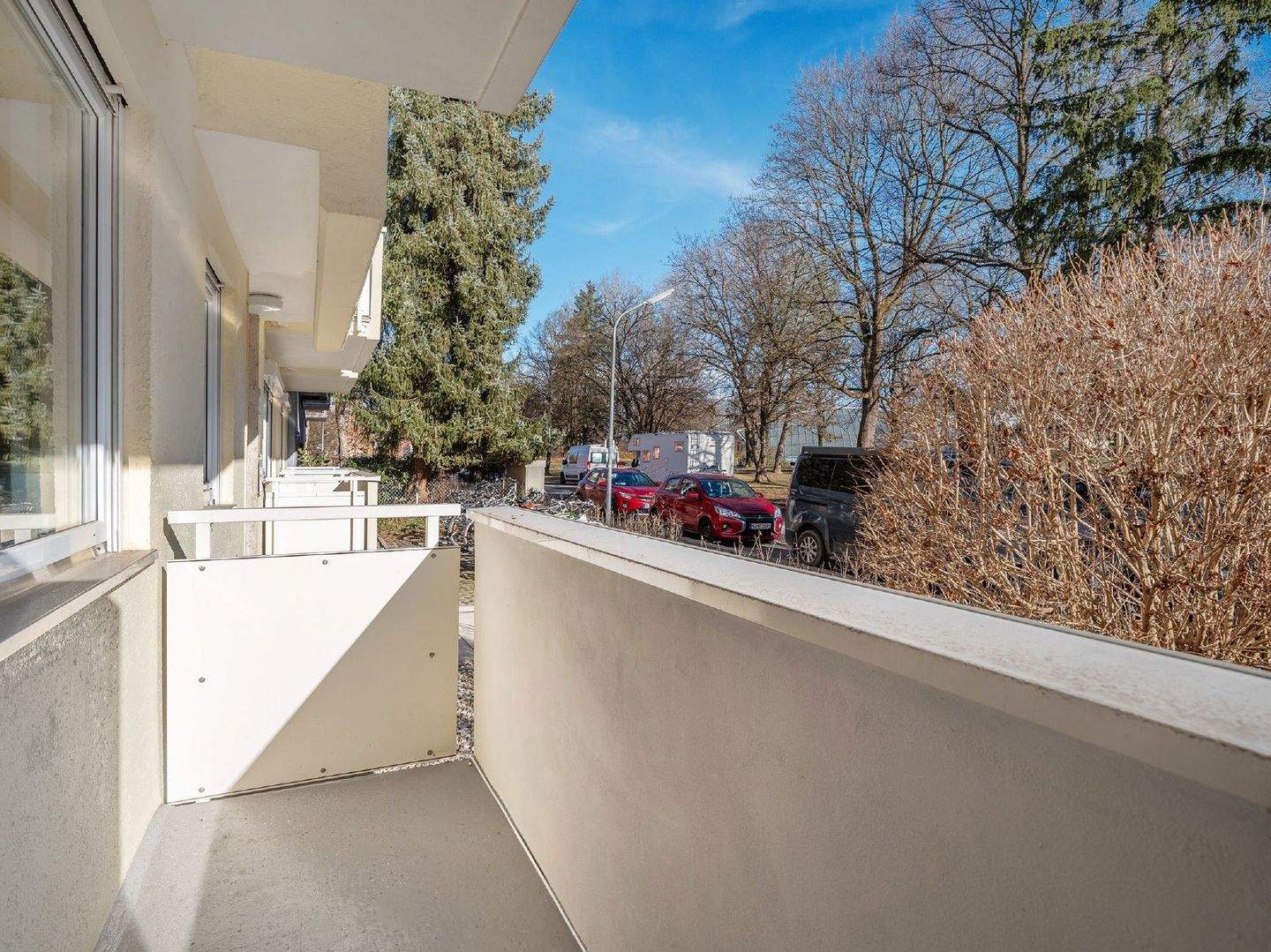 MAIER - U-Bahnlage! Bezugsfreies Appartement mit Parkblick! – München – Vorschaubild 3