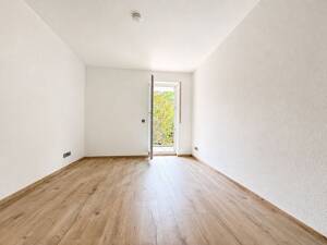 Sofort verfügbare Familienfreundliche 3-Zimmer-Wohnung mit Aufzug und Tiefgarage – 4157 Leipzig – Vorschaubild 2