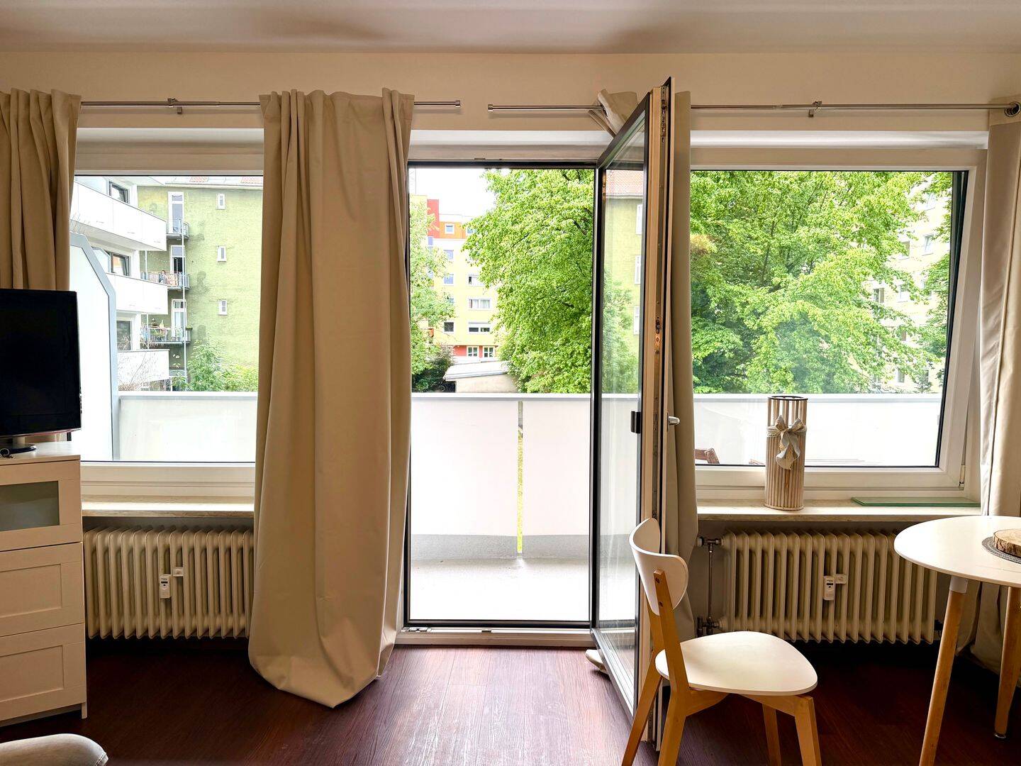 Renovierte 1-Zimmer Wohnung möbliert mit Balkon – München – Vorschaubild 2