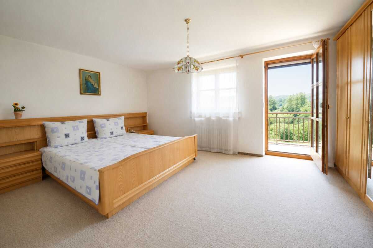 Platz für Familie, Gartenideen & neue Wohnträume: Einfamilienhaus mit Ausbau-Potential und Top-Anbindung – Sankt Wolfgang – Vorschaubild 8
