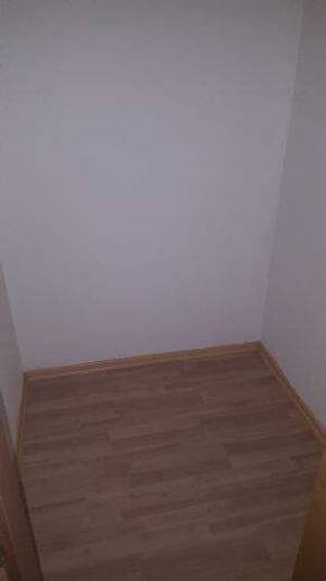 Großzügige 2. RW. im 3.OG. mit Laminatb., Balkon, EBK u.v.m. im DD.-Hechtviertel zu vermieten! – 1097 Dresden – Vorschaubild 4