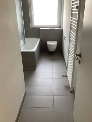 Schicke 4 Zimmerwohnung mit EBK, Tageslichtbad und Balkon – 60389 Frankfurt am Main – Vorschaubild 2