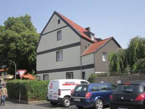 ab 1.10. 2,5-Zi EG behindertenfreundlich mit Tageslichtbad, individuell im charmanten Altbau