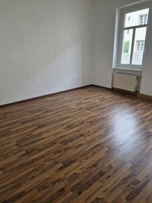 schöne Wohnung mit Laminatboden