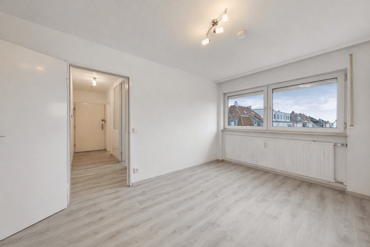 Komfortable 2-Zimmer-Wohnung mit Aufzug, Loggia und Tiefgaragenstellplatz – Nürnberg – Vorschaubild 2