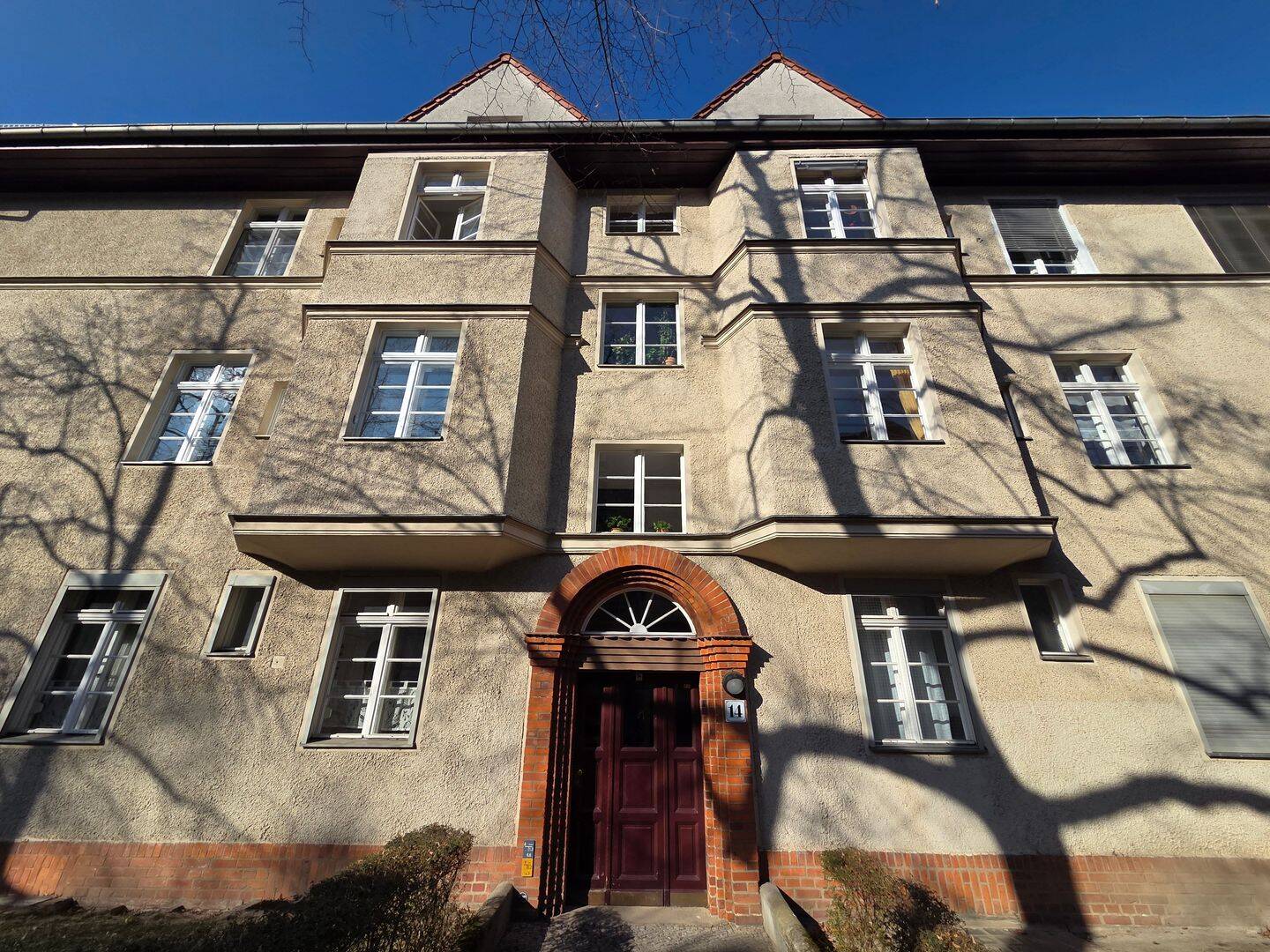 Helle Dachgeschosswohnung mit Unausgebautem Spitzboden in ruhiger Lage von Steglitz – Berlin – Bild 1 von 9