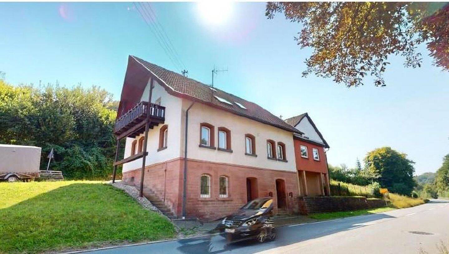 charmates Einfamilienhaus nebst Garage und Lagergebäude + Option auf Bauplatz – Elztal – Bild 1 von 9