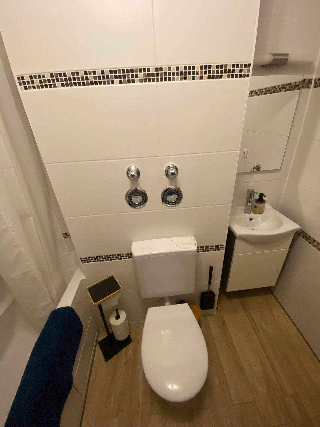 Schöne, renovierte 2-Zimmer- Wohnung mit EBK, zwei Balkonen und TG- Stellplatz. Provisionsfrei! – Nürnberg – Vorschaubild 3