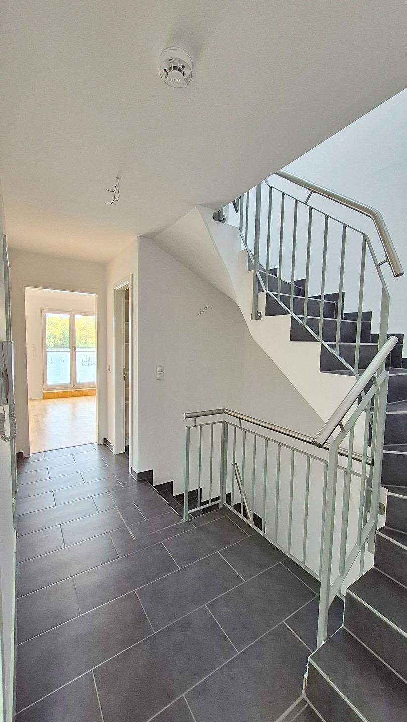 1. Reihe am Wasser, Reihenhaus mit Terrasse und 2 Balkone – Berlin – Vorschaubild 9