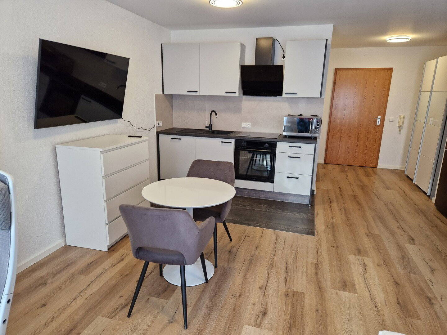 Helle, sanierte, möbilierte 1 Zimmer Wohnung, ideal für Studenten und Berufspendler – Karlsruhe – Vorschaubild 4