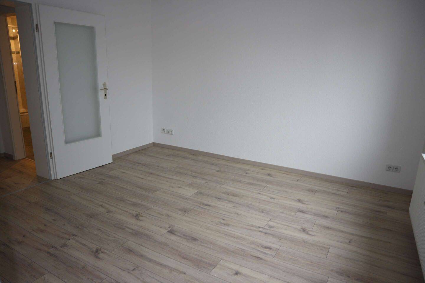 Mieter ab 1.10. gesucht / Zzgl. EBK *** - 1. OG - Balkon - Bad mit Dusche – Chemnitz – Vorschaubild 4