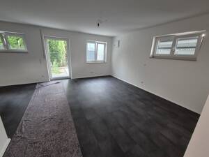 *NEUBAU / ERSTBEZUG* moderne Split-Level-Wohnung mit 85qm Gartenanteil zur Miete – 80995 München – Vorschaubild 3